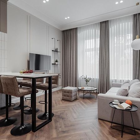 New! Luxury Apartment In The Center Of Odessa Overlooking Deribasovskaya Str. Low Price! Luaran gambar