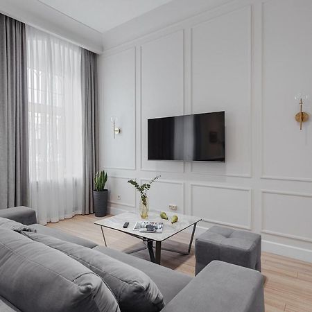 New! Luxury Apartment In The Center Of Odessa Overlooking Deribasovskaya Str. Low Price! Luaran gambar