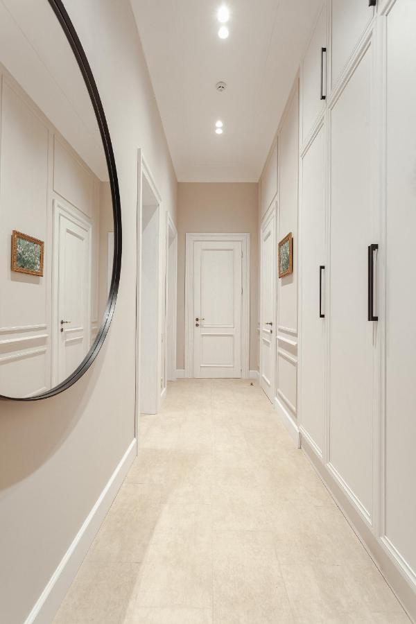New! Luxury Apartment In The Center Of Odessa Overlooking Deribasovskaya Str. Low Price! Luaran gambar