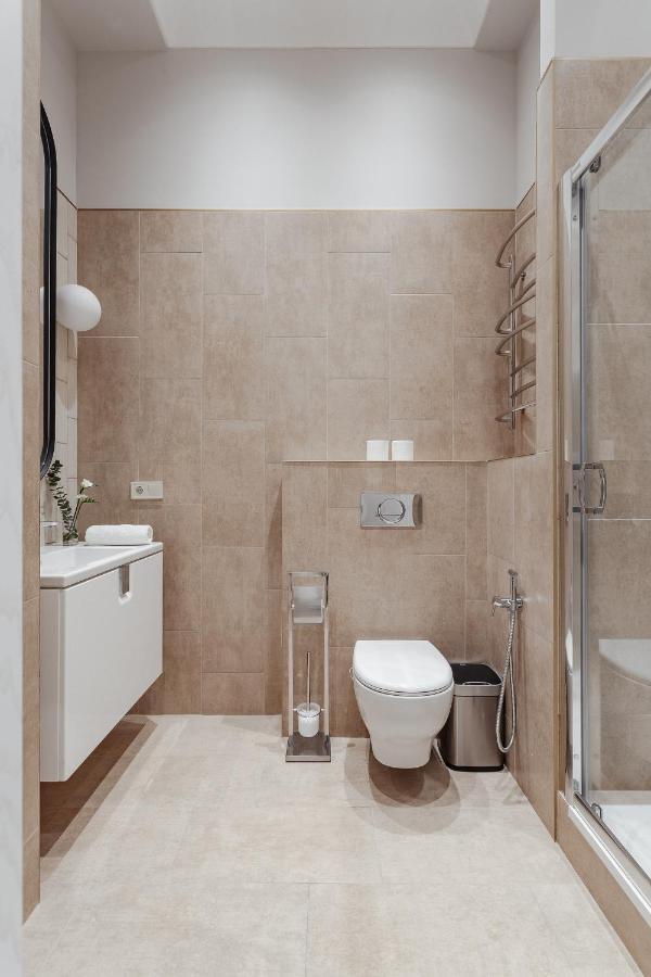 New! Luxury Apartment In The Center Of Odessa Overlooking Deribasovskaya Str. Low Price! Luaran gambar