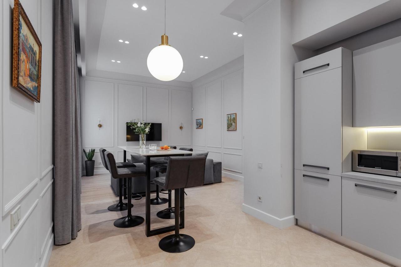New! Luxury Apartment In The Center Of Odessa Overlooking Deribasovskaya Str. Low Price! Luaran gambar