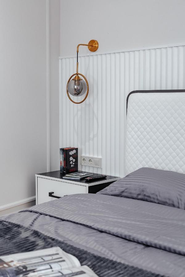 New! Luxury Apartment In The Center Of Odessa Overlooking Deribasovskaya Str. Low Price! Luaran gambar
