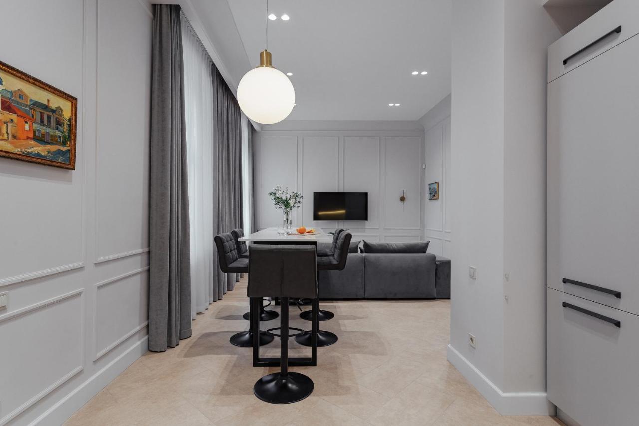 New! Luxury Apartment In The Center Of Odessa Overlooking Deribasovskaya Str. Low Price! Luaran gambar