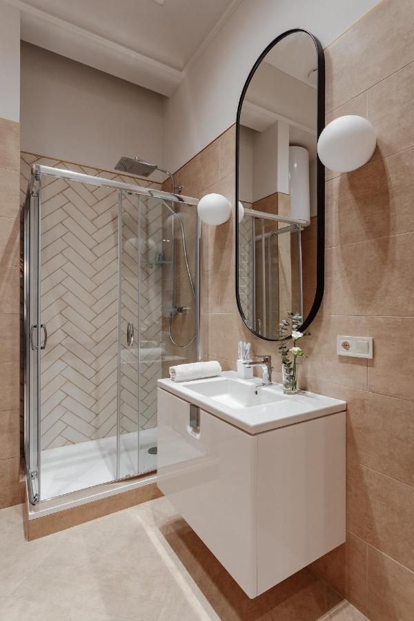 New! Luxury Apartment In The Center Of Odessa Overlooking Deribasovskaya Str. Low Price! Luaran gambar