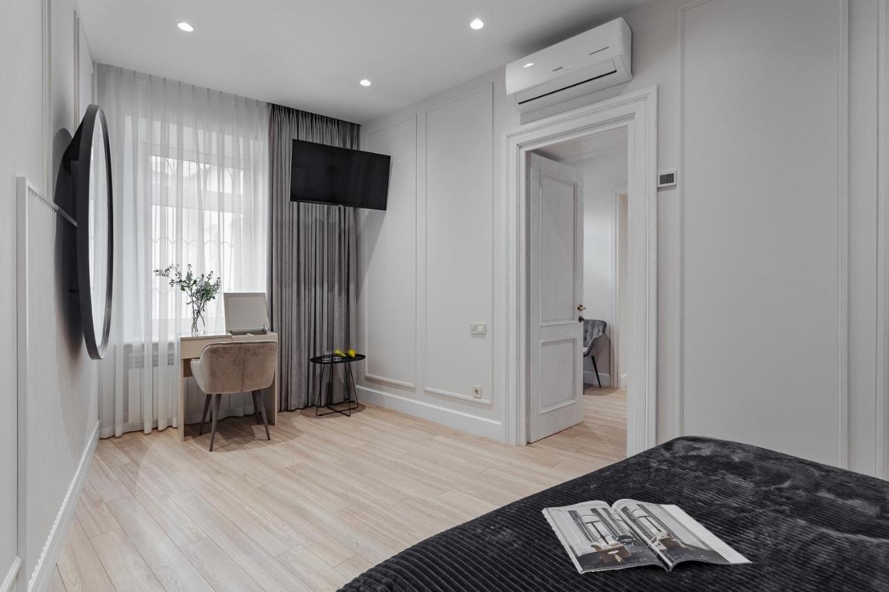 New! Luxury Apartment In The Center Of Odessa Overlooking Deribasovskaya Str. Low Price! Luaran gambar