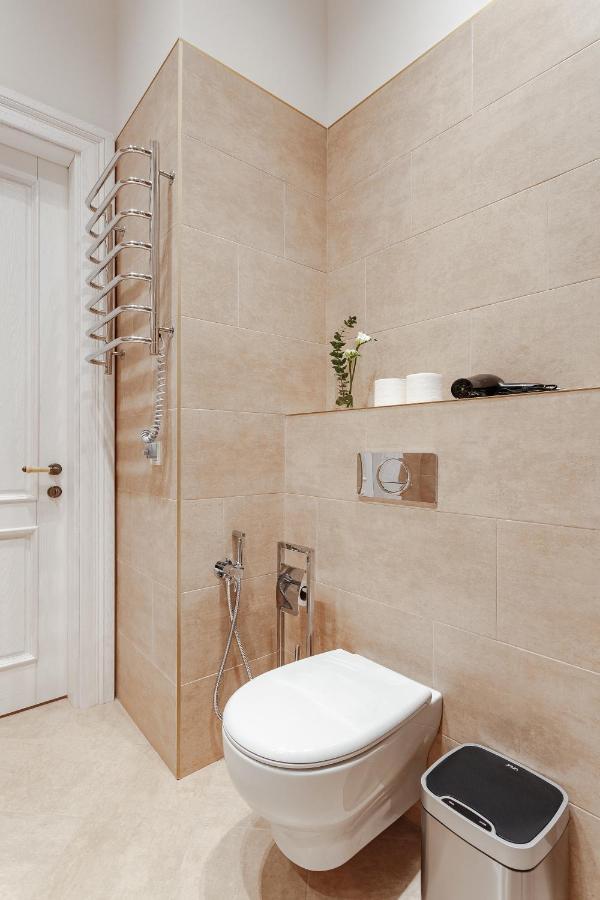 New! Luxury Apartment In The Center Of Odessa Overlooking Deribasovskaya Str. Low Price! Luaran gambar
