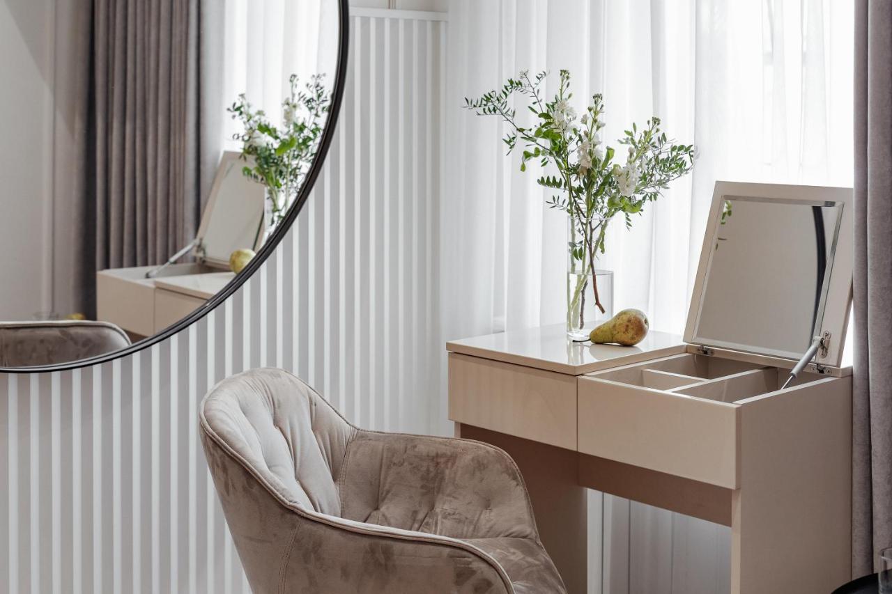 New! Luxury Apartment In The Center Of Odessa Overlooking Deribasovskaya Str. Low Price! Luaran gambar