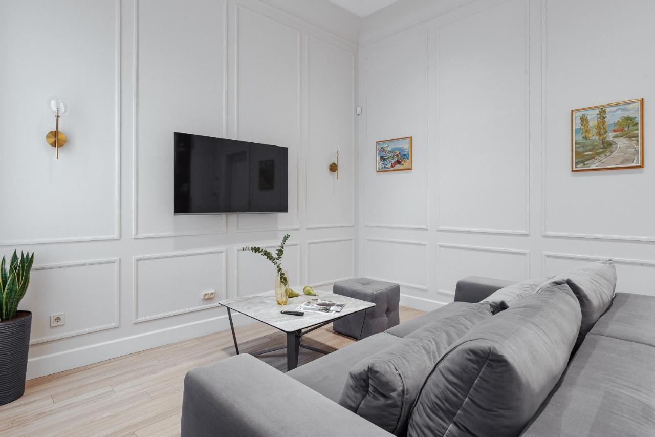 New! Luxury Apartment In The Center Of Odessa Overlooking Deribasovskaya Str. Low Price! Luaran gambar
