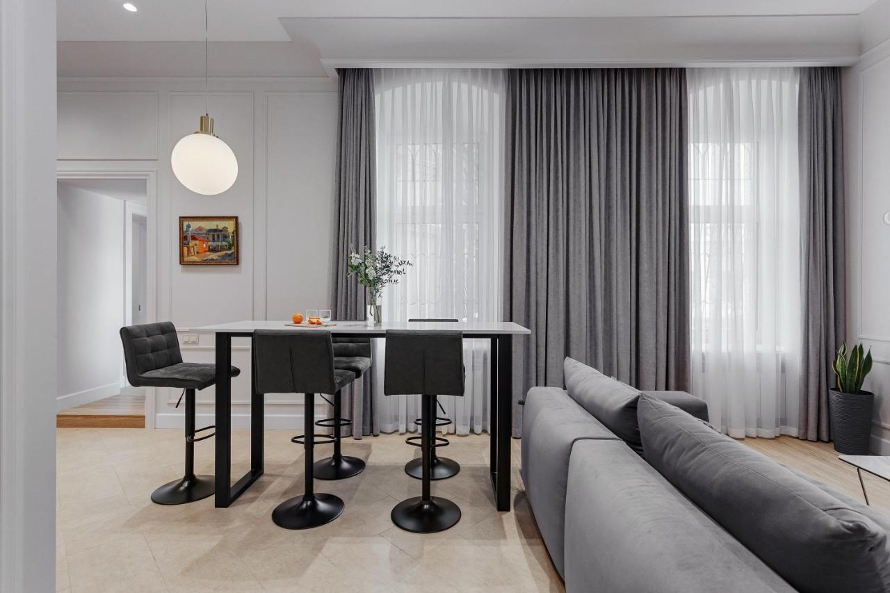 New! Luxury Apartment In The Center Of Odessa Overlooking Deribasovskaya Str. Low Price! Luaran gambar